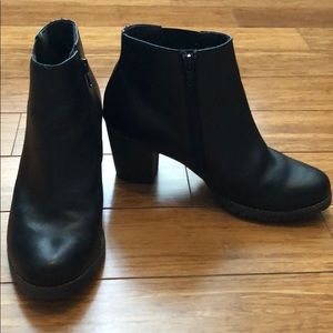 Clark’s Bendables Black Booties SZ 7.5